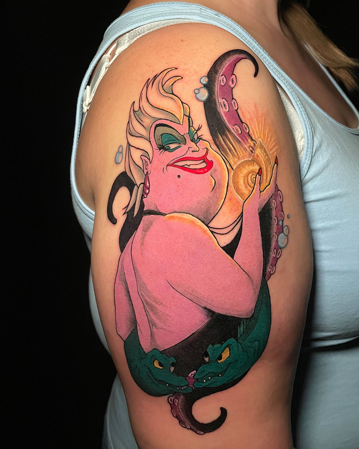 Tatuaje Ursula, personaje de animación de la sirenita, a color, tatuado por kaorukel
