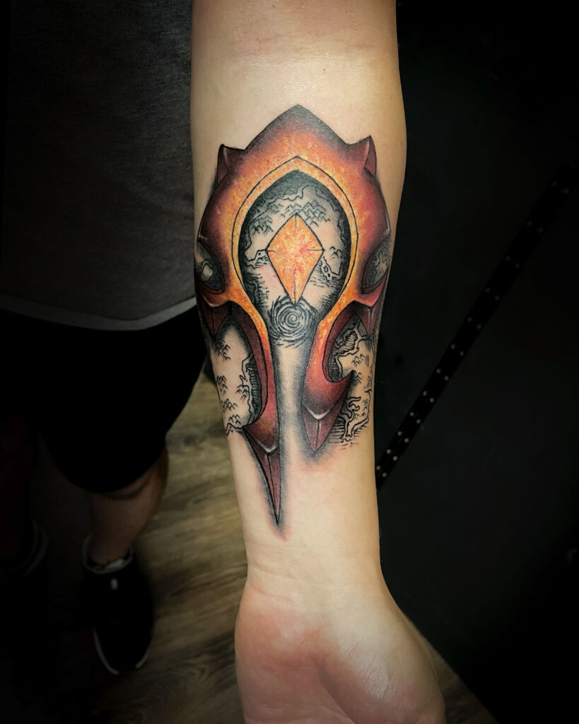 Tatuaje del estandarte de la horda del videojuego del wow, World of Warcraft, a color, tatuado por kaorukel