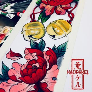 Lámina pintada a mano, de unos cascabeles y unas peonías, estilo japonés, realizada por Kaorukel tattoo