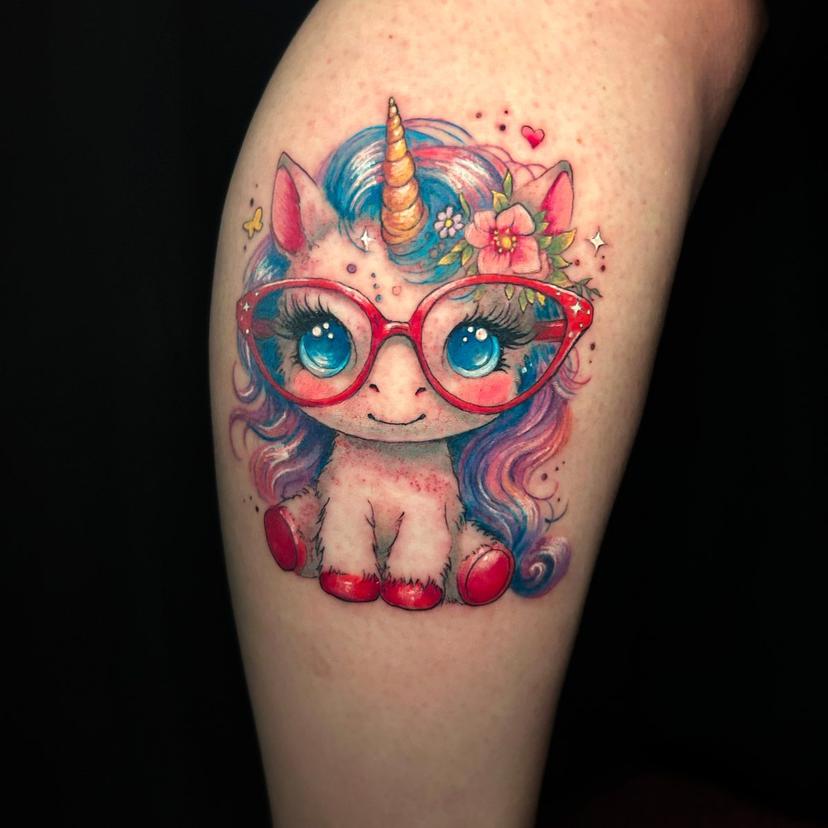 Tatuaje de un unicornio a todo color estilo kawaii realizado por Kaorukel Tattoo